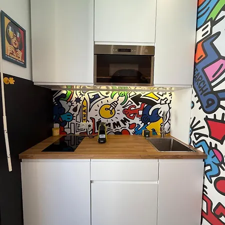 Апартаменты Bright Pop-art Center Near