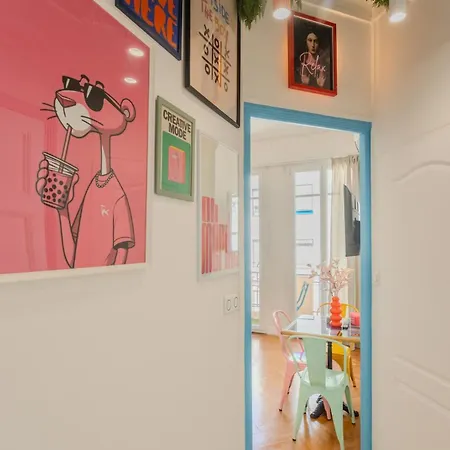 Bright Pop-art Center Near Ницца