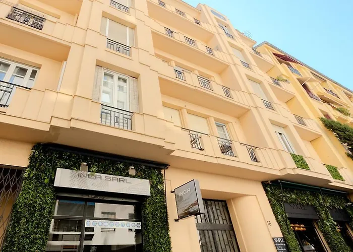 Pop Art Au Centre De Et Proche De La *