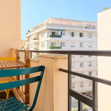 Pop Art Au Centre De Et Proche De La ניס