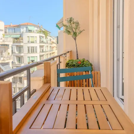 Pop Art Au Centre De Et Proche De La ניס